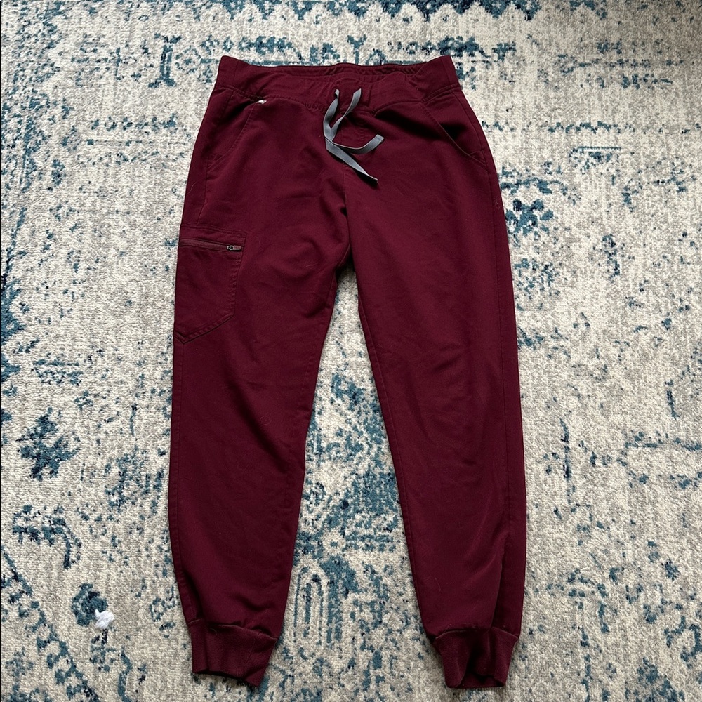Women’s Figs Zamora Scrub Pant Joggers Size Medium Burgundy